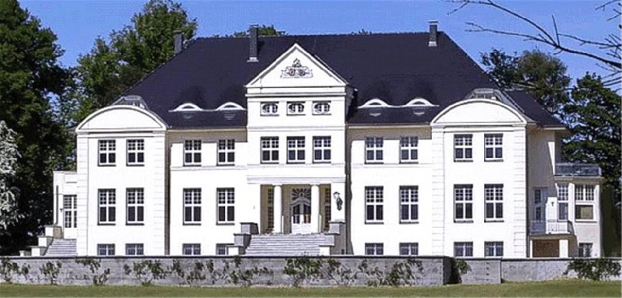 Schloss Wichmannsdorf Kropelin Bagian luar foto