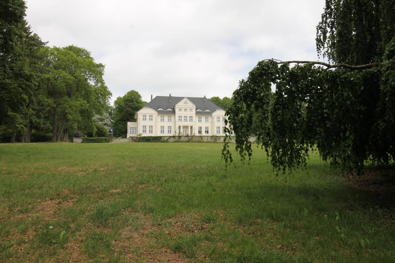 Schloss Wichmannsdorf Kropelin Bagian luar foto